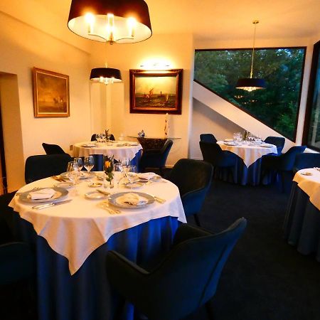 Hostellerie Restaurant Les Gorges De L'Aveyron Bruniquel Exteriér fotografie